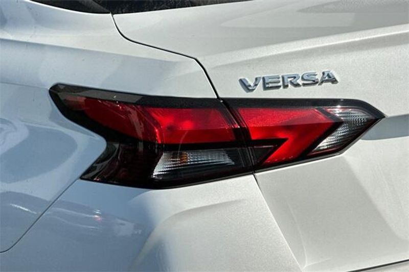 New 2025 Nissan Versa 1.6 SVImage 21