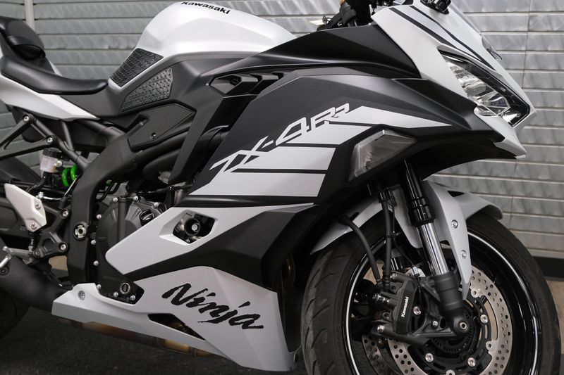 USED 2025 KAWASAKI NINJA ZX4RR ABS Image 12