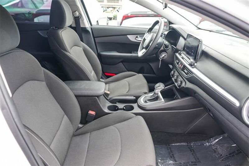 2023 Kia Forte LXSImage 17