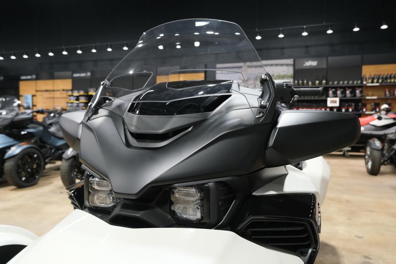 NEW 2026 CAN-AM SPYDER F3-T Image 12