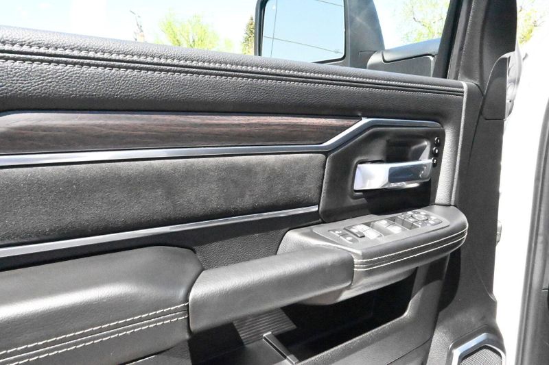 2025 RAM 2500 LaramieImage 16