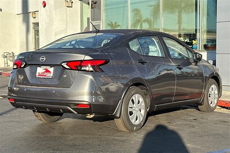 2025 Nissan Versa 1.6 SImage 3