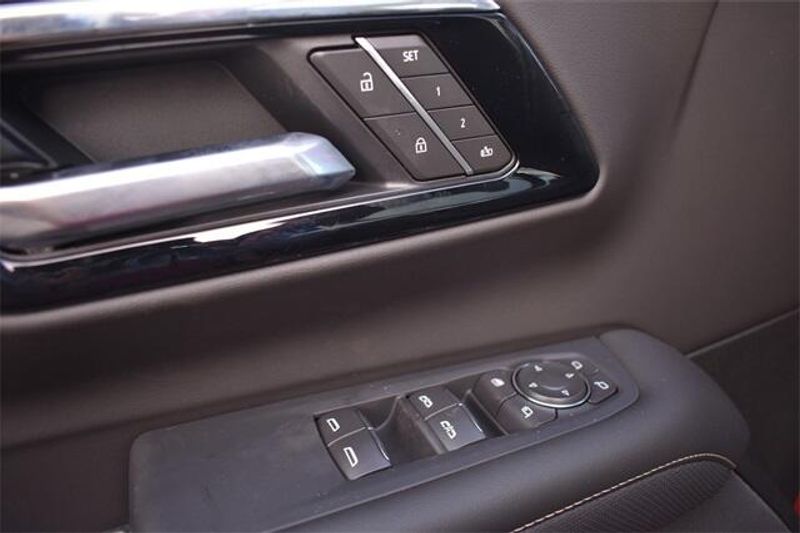 New 2026 Chevrolet Suburban PremierImage 27