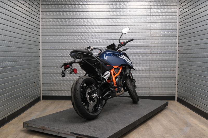 NEW 2026 KTM 390 DUKE Image 3