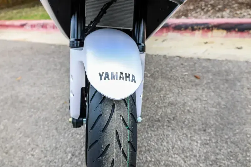 2025 Yamaha YZFR3 ABS LUNAR WHITE AND NEBULA BLUE Image 26
