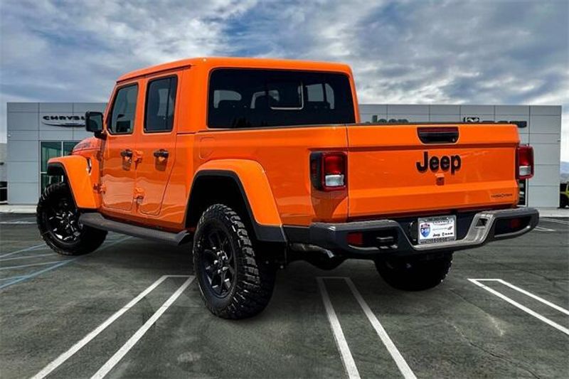 2025 Jeep Gladiator High Tide 4x4Image 2