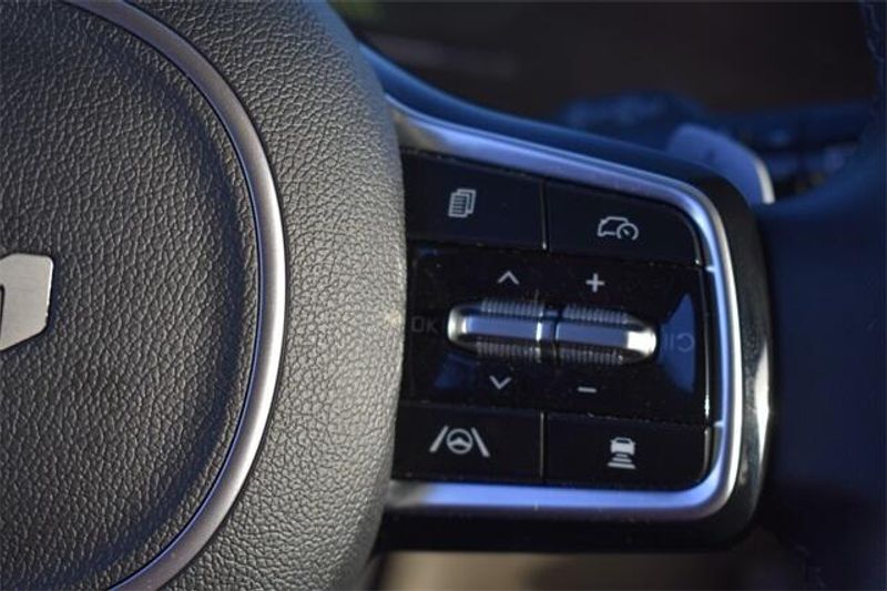 New 2025 Kia Carnival Hybrid EXImage 29