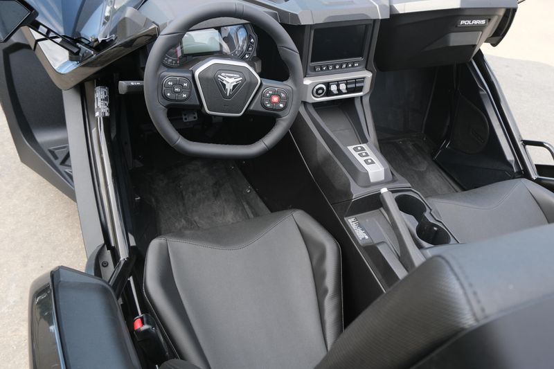 NEW 2025 POLARIS SLINGSHOT SL AUTODRIVE Image 10