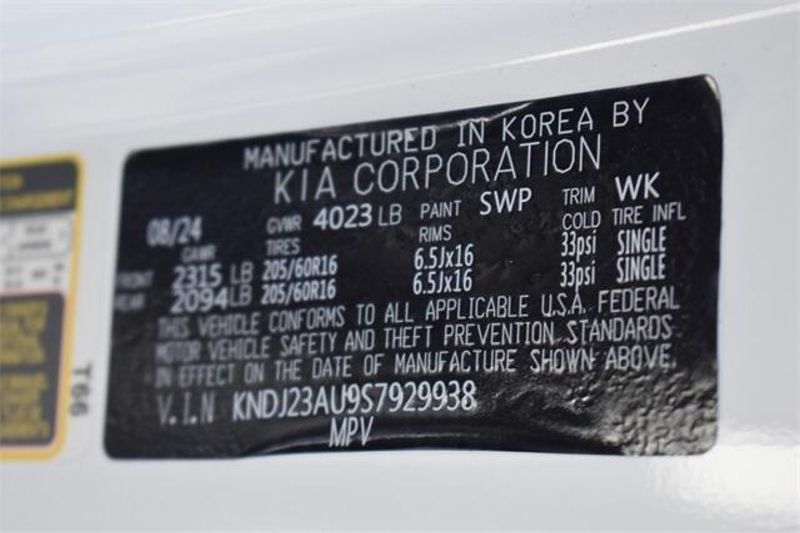 New 2025 Kia Soul LXImage 32