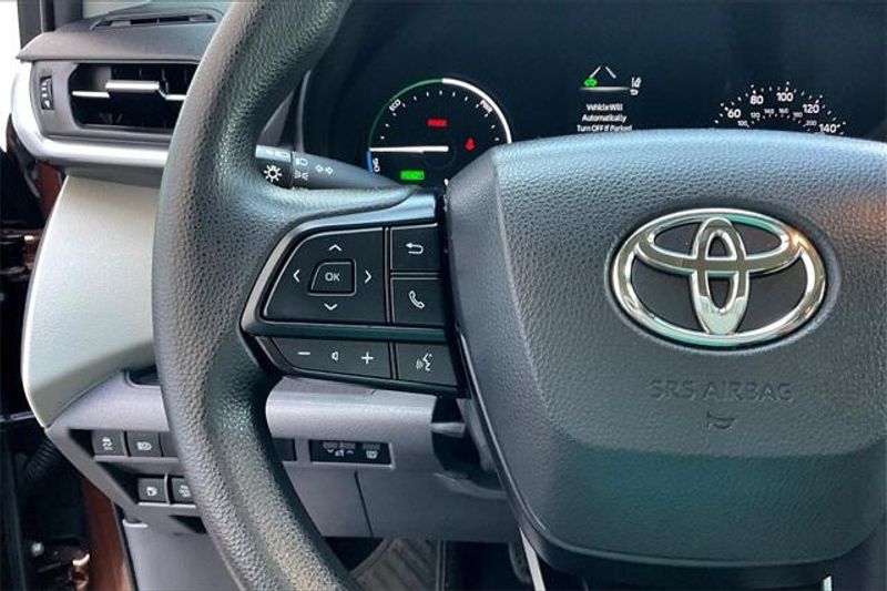 Used 2022 Toyota Sienna LE HybridImage 18