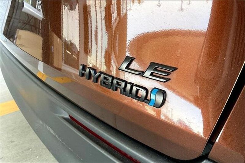 Used 2022 Toyota Sienna LE HybridImage 7
