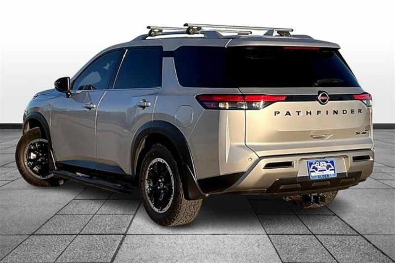 2022 Nissan Pathfinder SLImage 12