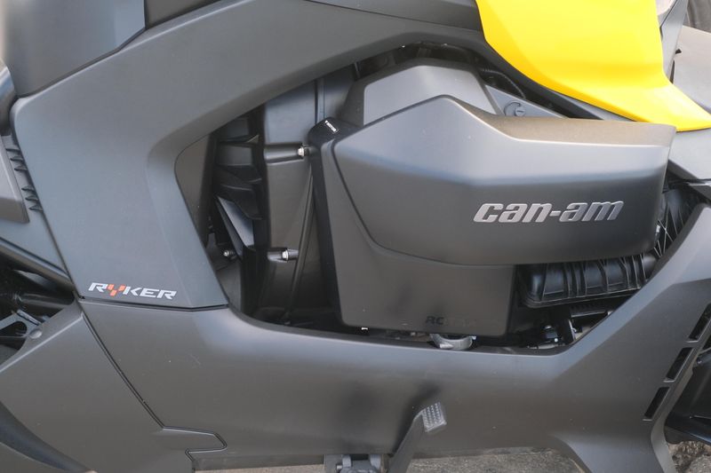 2022 Can-Am RYKER 600 BLACK Image 16