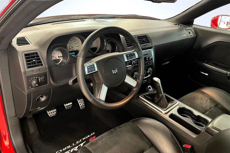 2009 Dodge Challenger SRT8 photo 11