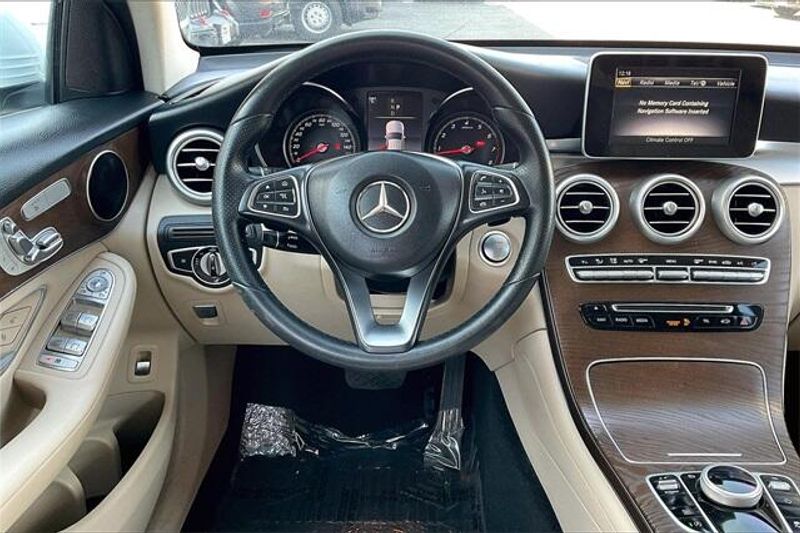 2019 Mercedes-Benz GLC 300 300Image 4