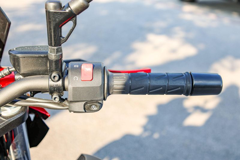 USED 2025 KAWASAKI Z500 SE ABS Image 26