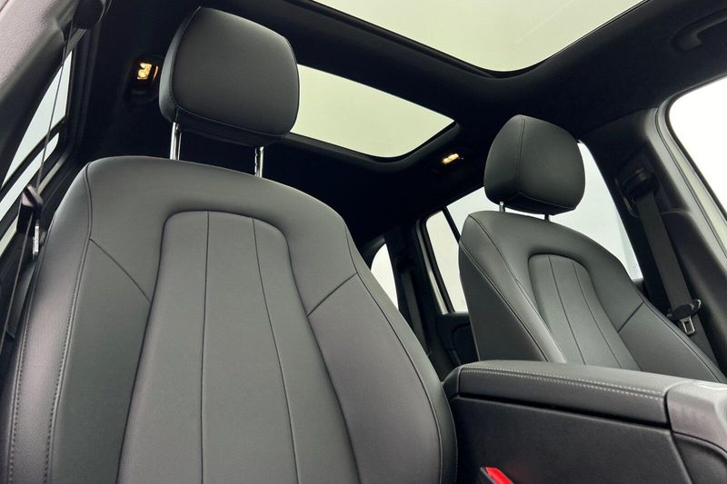2023 Mercedes-Benz EQB 300Image 19