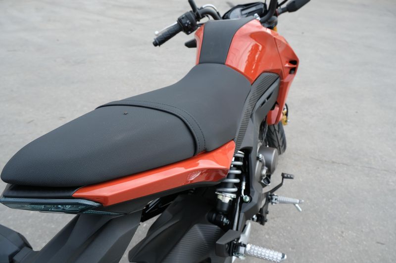 2025 Kawasaki Z125 PRO PEARL LAVA ORANGEImage 10