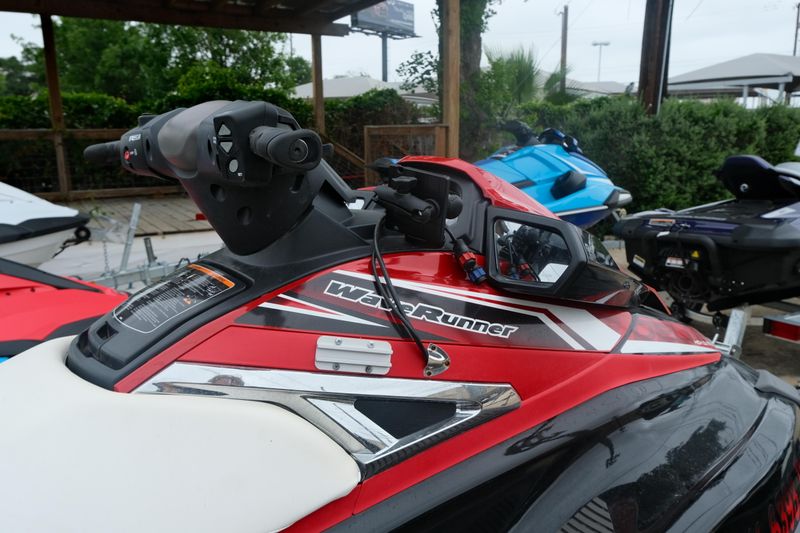 2016 Yamaha VX DELUXE BLACK AND RED Image 12