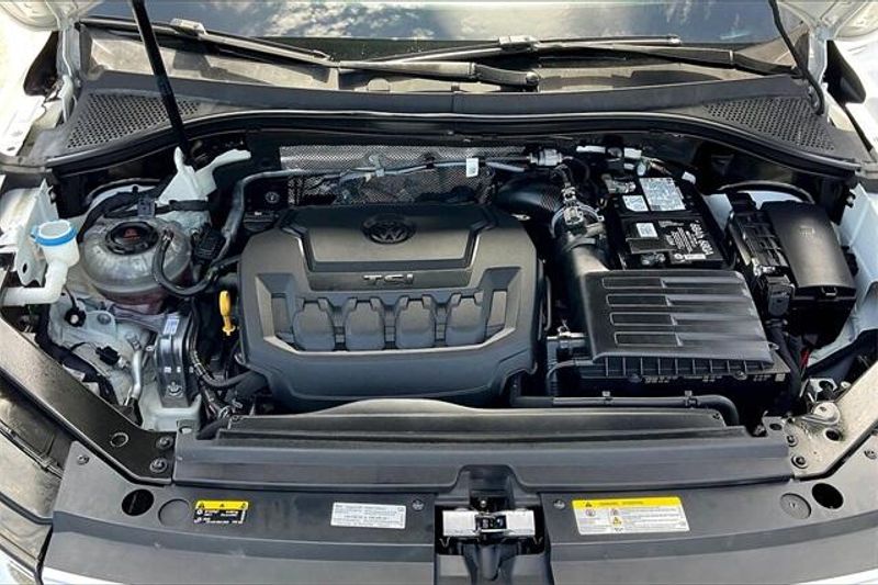 Used 2021 Volkswagen Tiguan 2.0T SE R-Line BlackImage 9