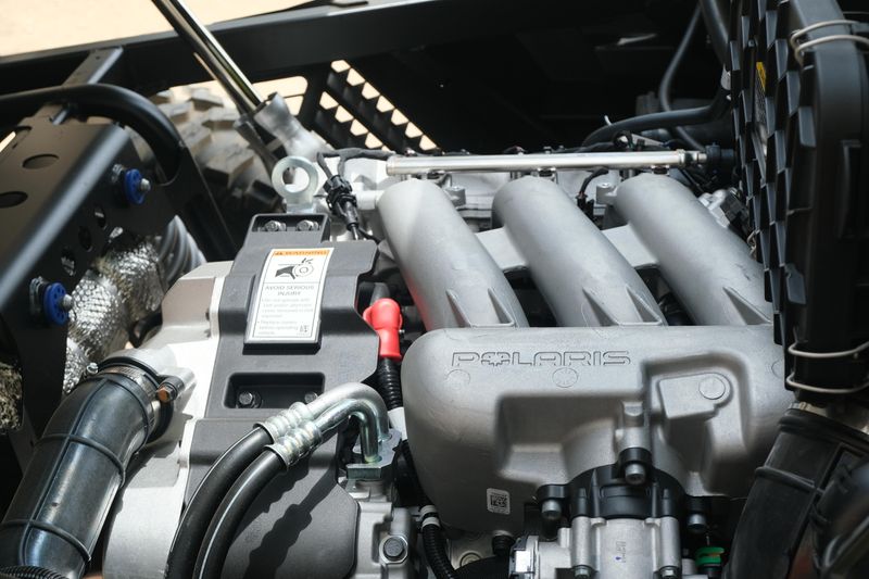New 2025 Polaris RANGER CREW XD 1500 NORTHSTAR EDITION ULTIMATE GHOST WHITE METALLIC SMOKE Image 34
