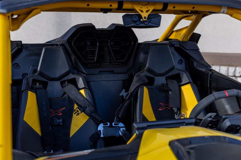 NEW 2025 CAN-AM MAVERICK R X RS WITH SMARTSHOX 999T DCT CARBON Image 4