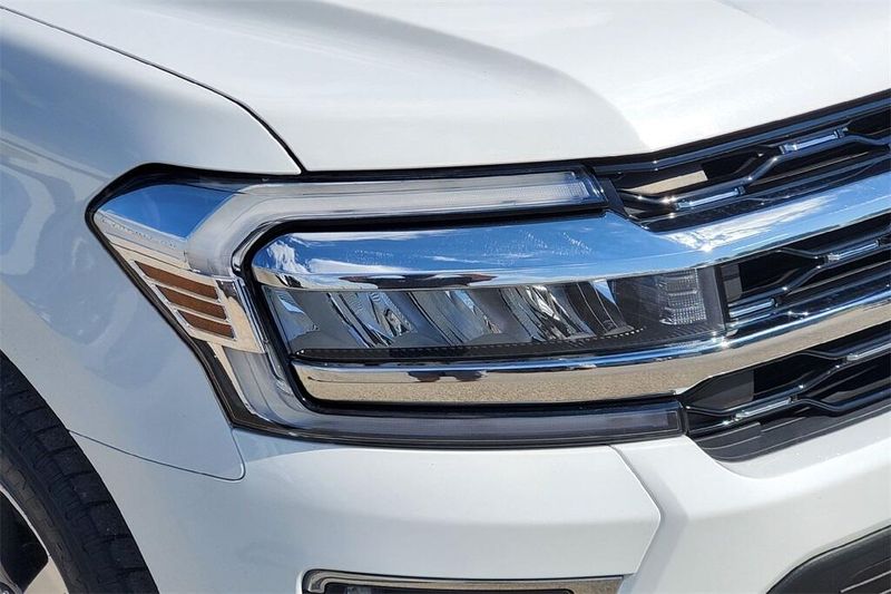 2023 Ford Expedition Limited photo 2
