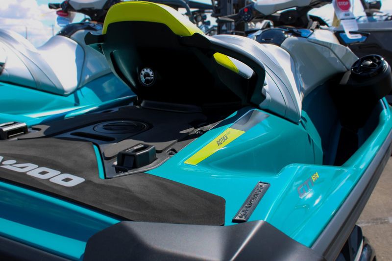 2025 SEADOO GTI SE 130 WITH SOUND SYSTEM IDF TEAL BLUE AND MANTA GREEN Image 17