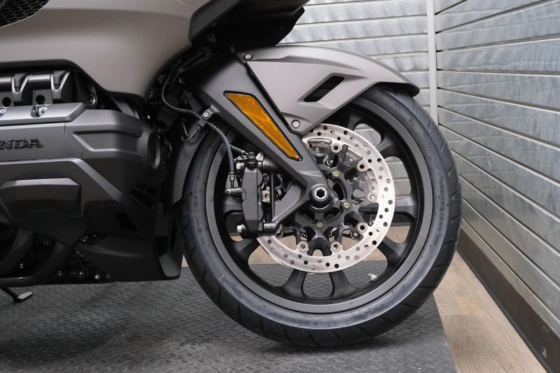 NEW 2026 HONDA GOLDWING AUTOMATIC DCT Image 12