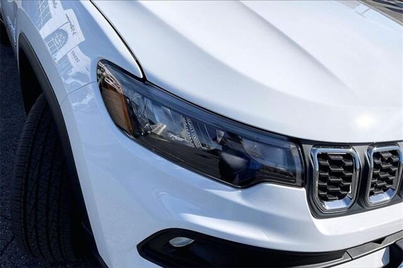 New 2026 Jeep Compass Latitude Altitude 4x4Image 11