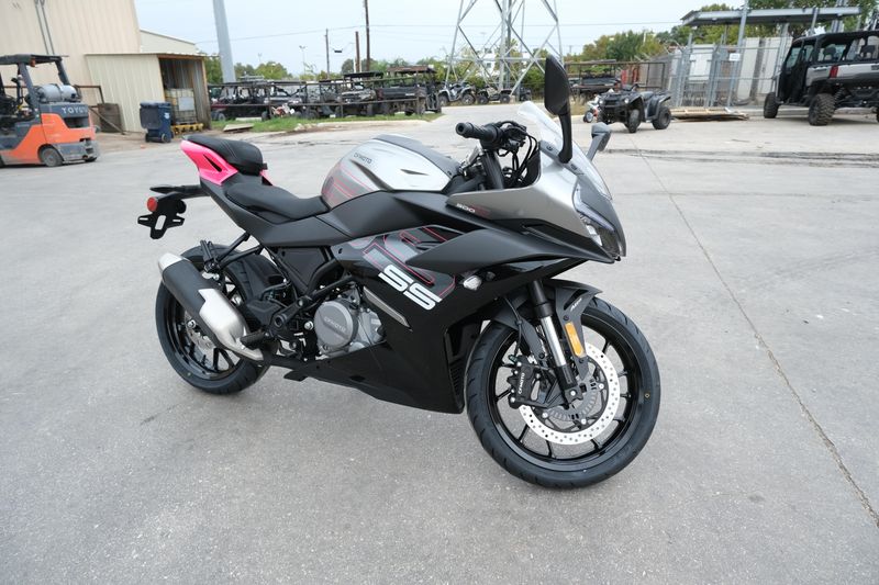 2024 CFMOTO 300SS NEBULA BLACKImage 3