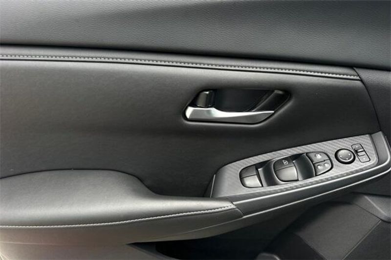 New 2025 Nissan Sentra SVImage 8