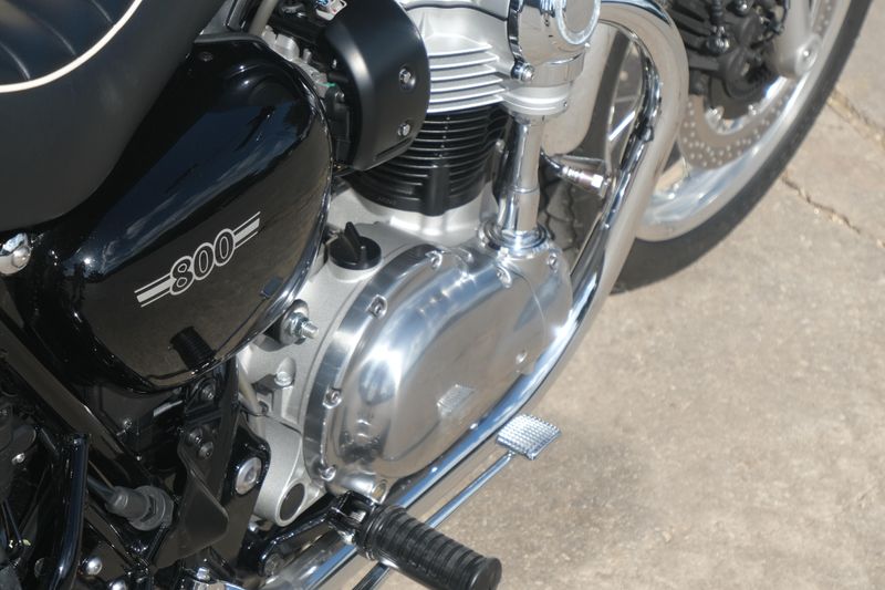 2024 Kawasaki W800 ABS METALLIC SLATE BLUE AND METALLIC DIABLO BLACK Image 21