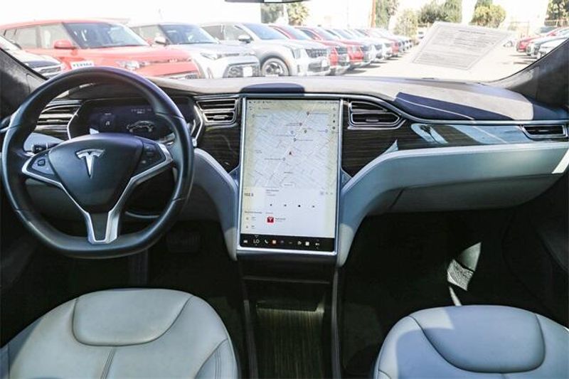 2015 Tesla Model S 70DImage 14