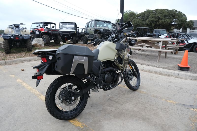 2025 Kawasaki KLR 650 ADVENTURE ABS CYPHER CAMO TAN AND METALLIC MATTE CARBON GRAYImage 13