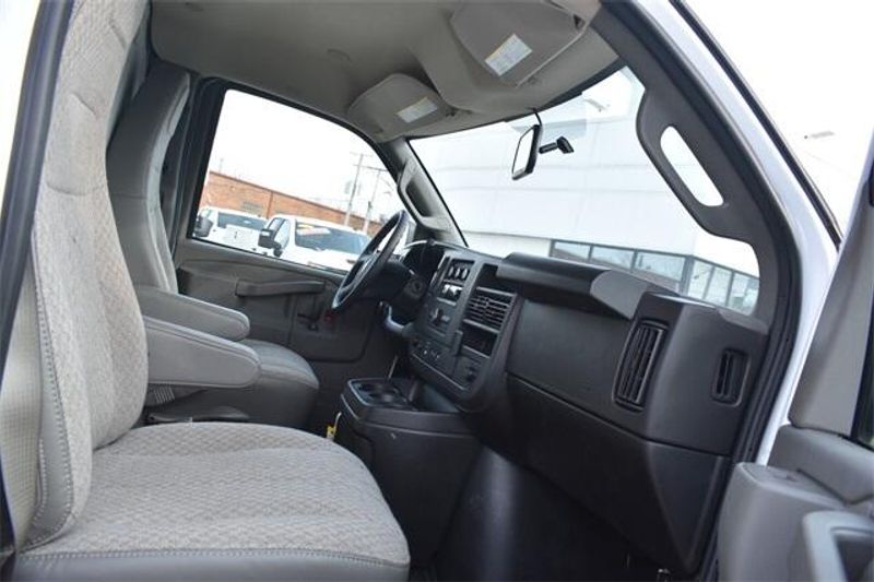 New 2025 Chevrolet Express 3500 Work VanImage 12