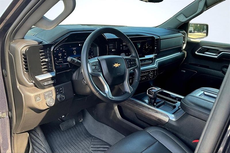 2022 Chevrolet Silverado 1500 LTZ photo 13