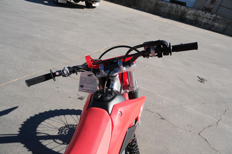 2025 Honda CRF 250F REDImage 4