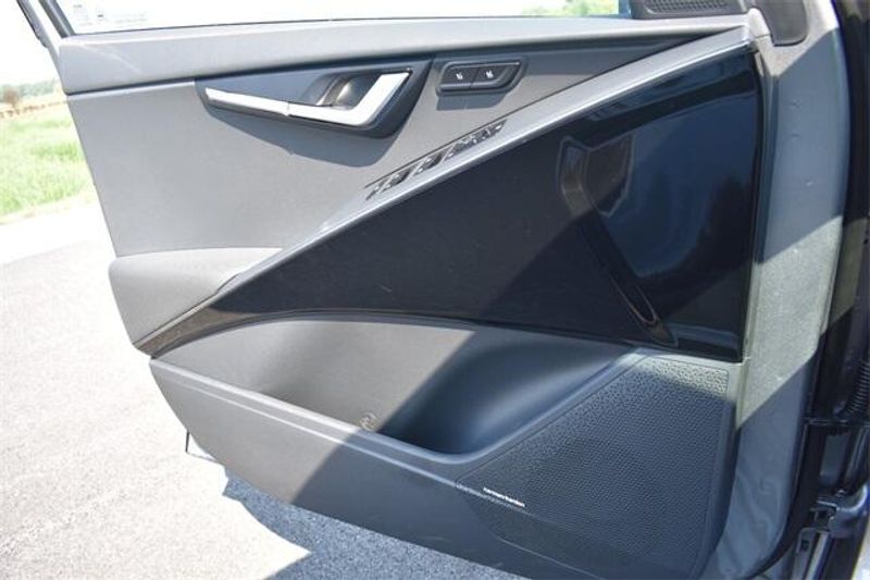 New 2025 Kia Niro SXImage 35