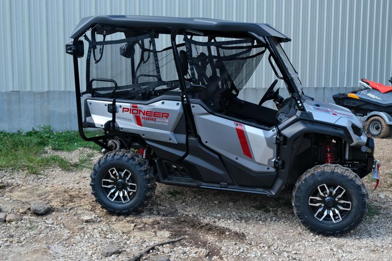 2025 Honda PIONEER 10005 TRAIL SE MATTE GRAY METALLIC Image 2