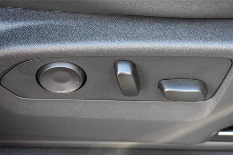 New 2026 Chevrolet Suburban PremierImage 13