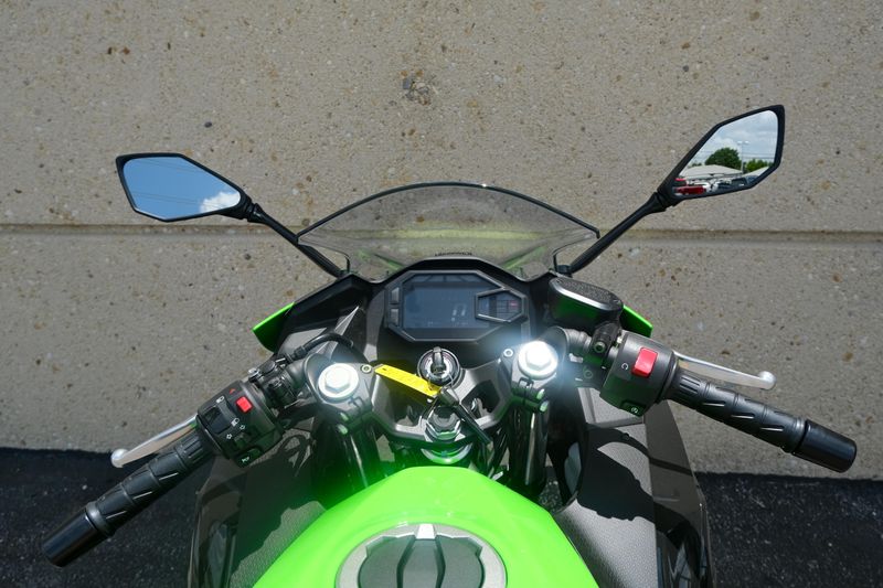 2025 Kawasaki NINJA 500 KRT EDITION LIME GREEN AND EBONY AND PEARL BLIZZARD WHITE Image 16