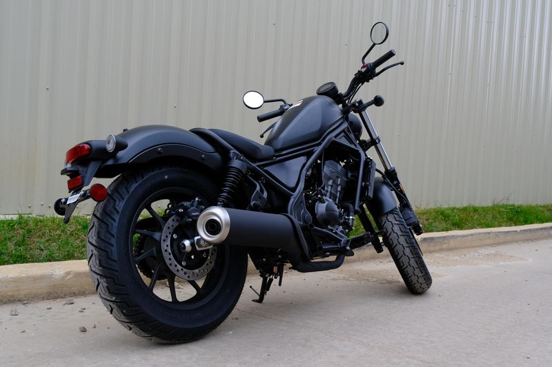 2025 Honda REBEL 300 MATTE BLACK METALLIC Image 4