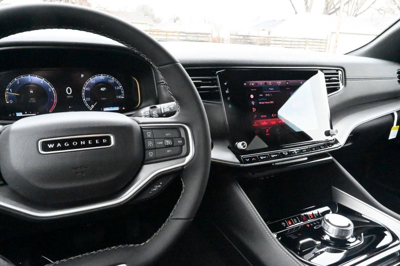 2025 Jeep Wagoneer Series II CarbideImage 30