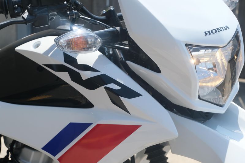 2025 Honda XR150L WHITE Image 21