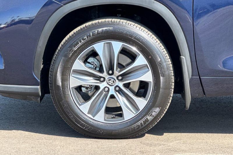 Used 2026 Toyota Highlander XLEImage 25