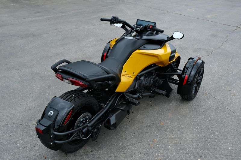 NEW 2026 CAN-AM SPYDER F3S Image 3