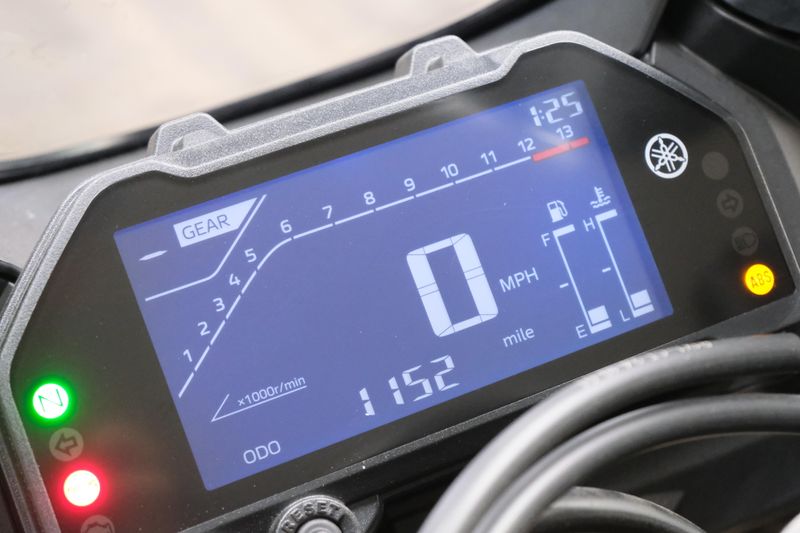 USED 2025 YAMAHA YZFR3 ABS Image 24