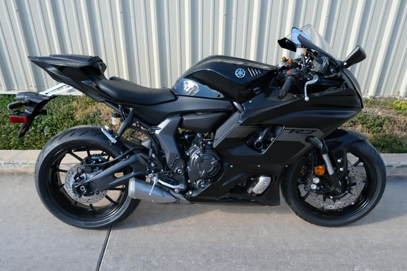 NEW 2025 YAMAHA YZFR7 Image 2