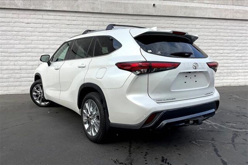 Used 2023 Toyota Highlander LimitedImage 5